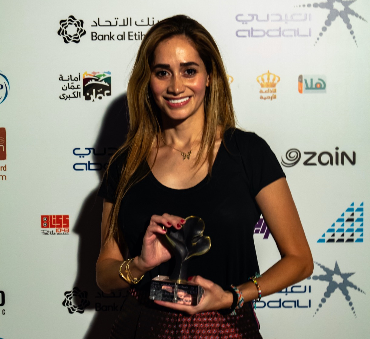 مي الغوطي الفائزة بجائزة السوسنة السوداء لأفضل فيلم عربي قصير