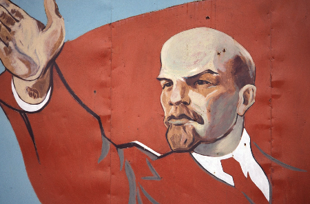 طارق علي: كيف ساهم حب لينين للأدب في تشكيل الثورة الروسية؟ (ترجمة)