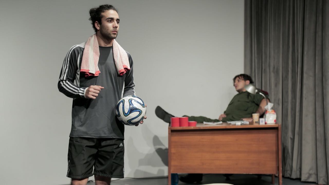 «القدم»… مسرحية بأقدام فلسطينية
