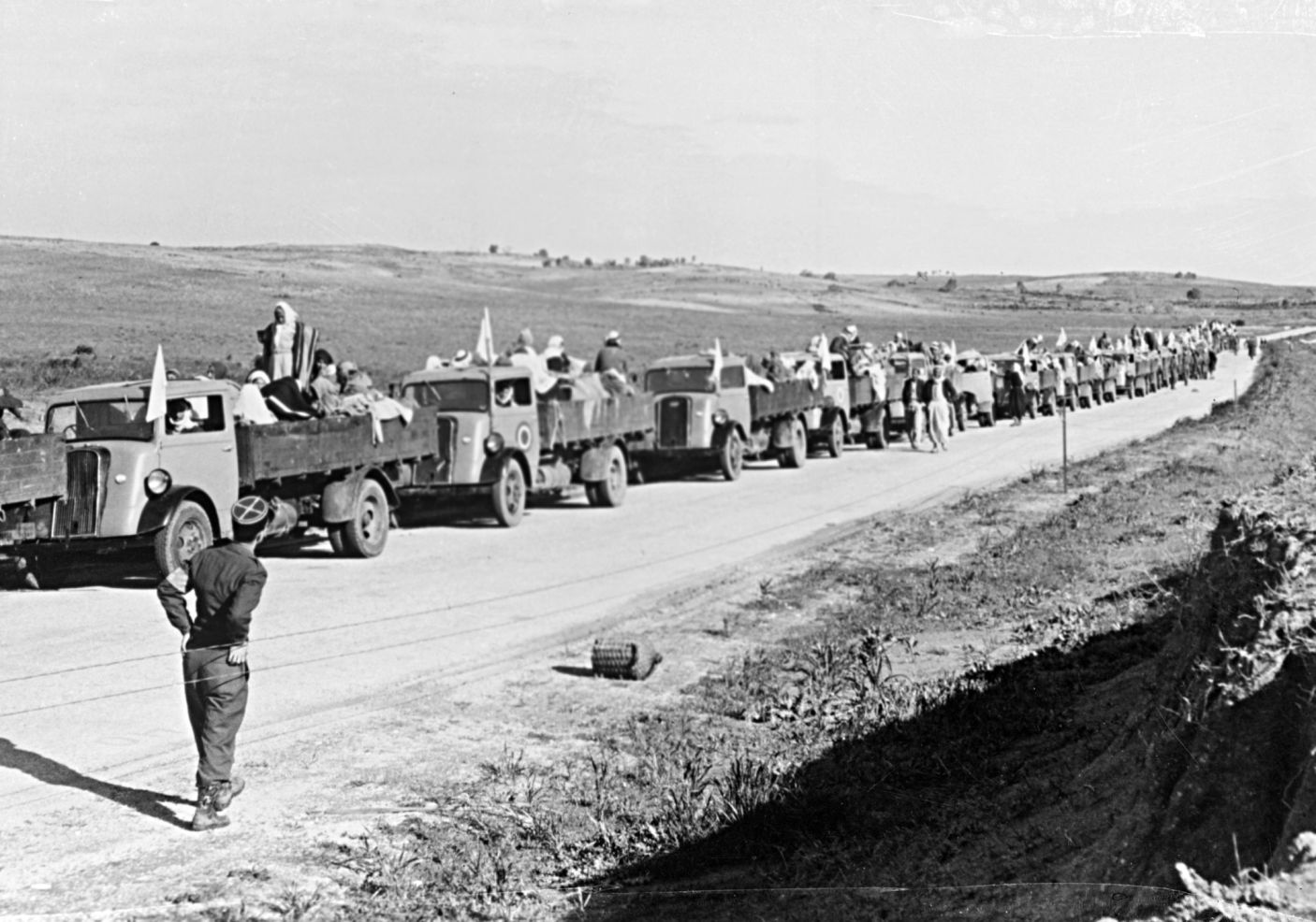 Palestinian refugees leaving their village, unknown location, 1948. UNRWA