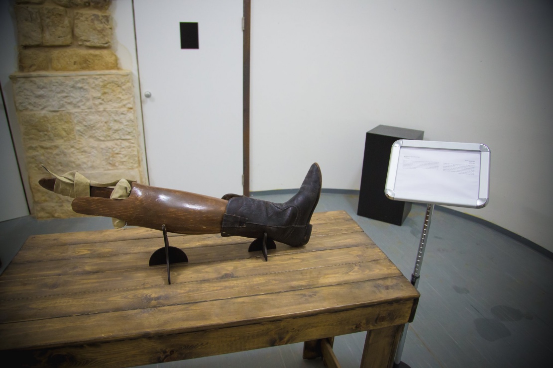 Copy of Jose Luis Benavdes, Monument to Santa Anna's Leg, Video and installation